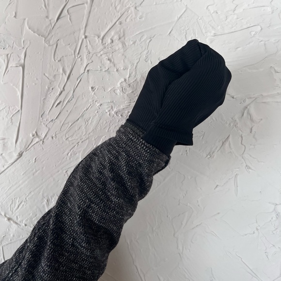 Lululemon Black/Grey Base Runner 1/4 Zip Pull-Over (Size 4) - Picture 8 of 8
